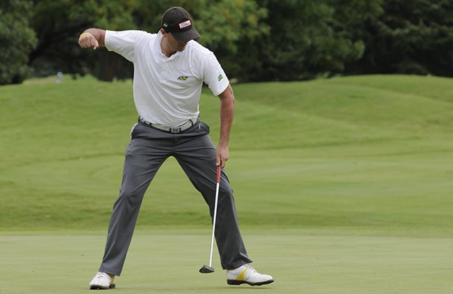 Tourinho comemora: mesmo perdendo por duas, brasileiro mostrou a força de seu golfe em Buenos Aires