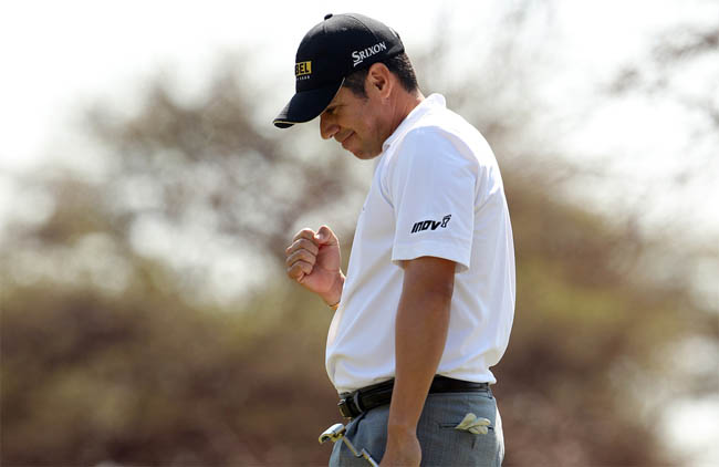    Adilson da Silva tenta vencer seu rpimeiro torneio no golfe asiático. Foto: Luke Walker/Sunshine Tour