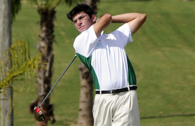    Eder Cisternas: cinco tacadas de vantagem na liderança do Aberto de Golfe de Poços de Caldas