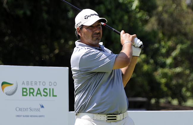 Fernandez: fechando a volta com dois birdies para abrir duas de vantagem no Aberto de Golfe do Brasil