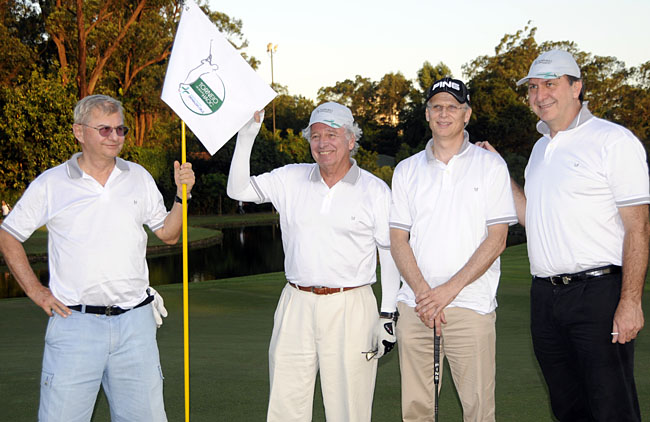  Matter, com Fernando Moura, Adriano Treve e Henning Von Koss: recebendo os convidados para o golfe em campo