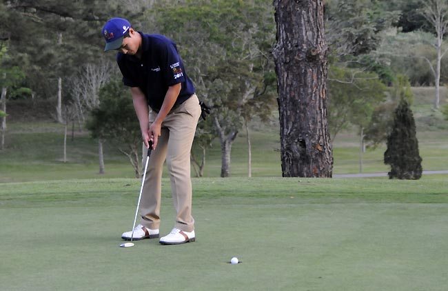    Lucas Lee emboca no 18 do São Fernando: eagle e birdie no final para vencer dois torneios de golfe