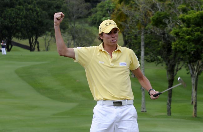    Navarro comemora ponto do Brasil: emoção na final do golfe, neste sábado, no Gávea