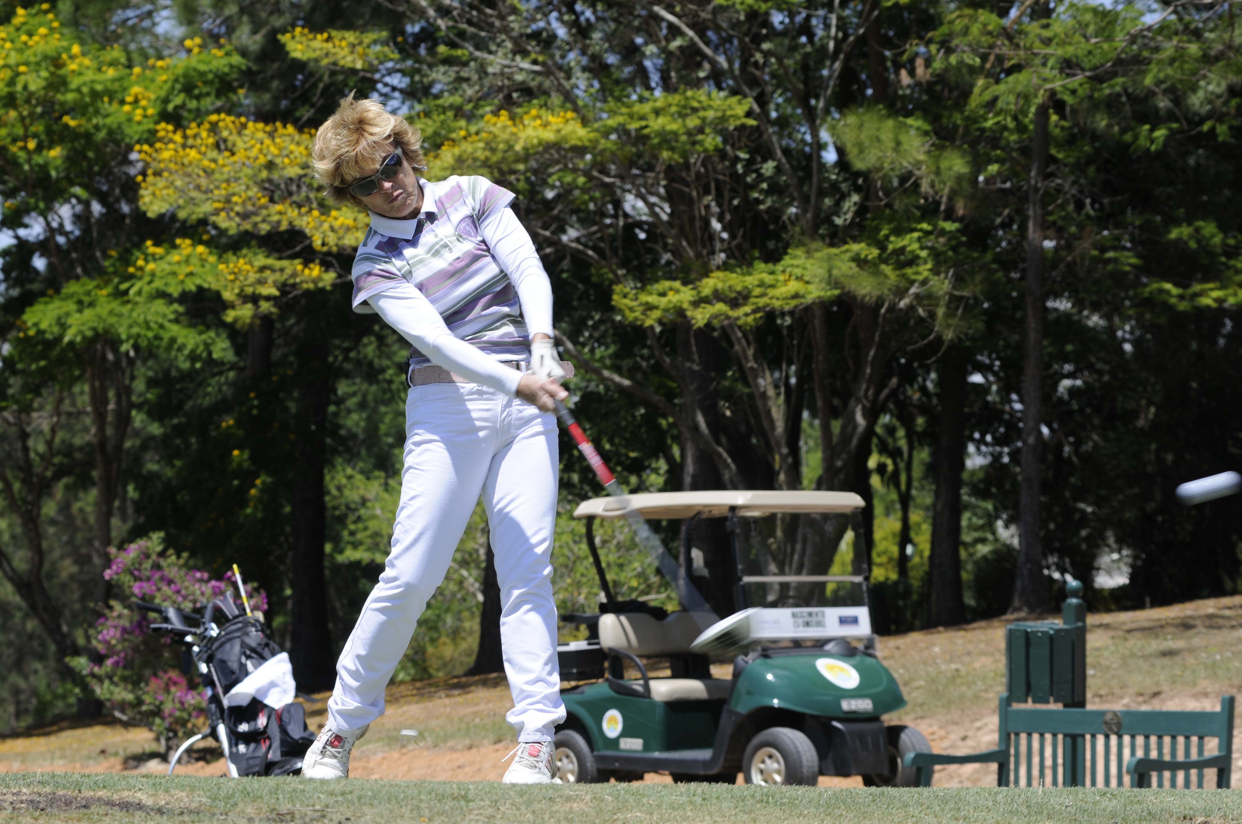    NIce: vencendo em casa o divertido torneio de golfe feminino que ela mesma criou