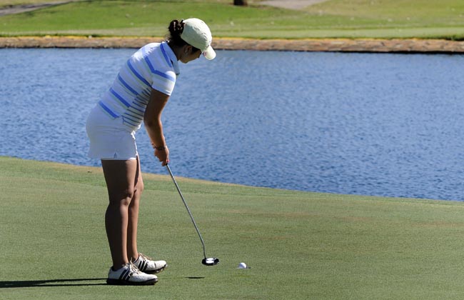    Jasmin Damha no green do seis: fotos exclusivas do torneio de golfe internacional