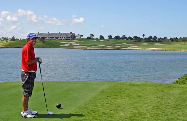   Ronaldo no 18 do campo de golfe Quail Valley: 250 jardas para passar a água, fora as bancas