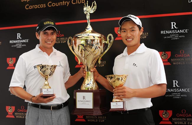    Adilson e Lucas: vitória incontestável para dar ao Brasil esperança de uma boa atuação no mundial de golfe