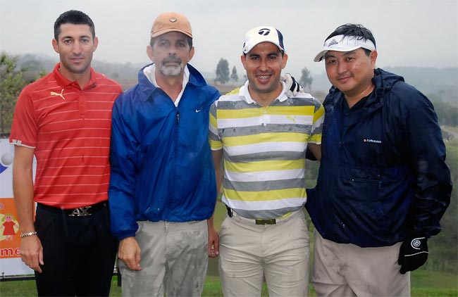    Namur e a equipe campeã do torneio beneficente da Furukawa: exemplo de solidariedade