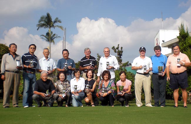    Todos os campeões do Torneio Sênior do Aruja: nikkeis e gaijins unidos pelo amor ao golfe