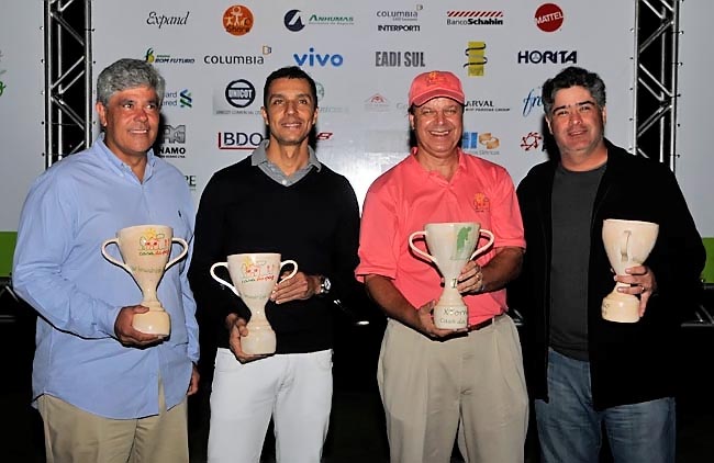    Equipe campeã de 2010: Cassio Motta, João Paulo Diniz e Raul Fretes, com Antônio Esteve