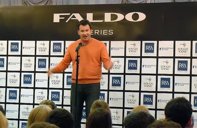    Sir Nick Faldo: campeão de seis majors fala com os participantes da Garnd Final de seu torneio