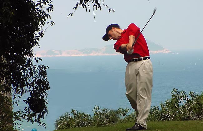    Mechereffe: bicampeão amador brasileiro volta a jogar bem em circuito de golfe profissional 