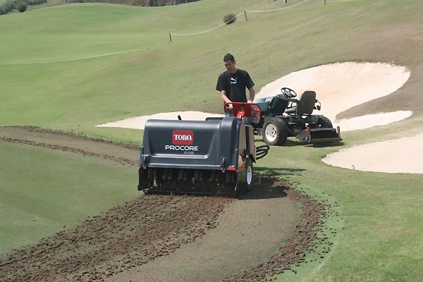 Furação de greens e fairways com máquinas da FPG: golfe paulista investindo em qualidade