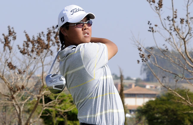   Gustavo Chuang: par do campo na estréia para dividir a liderança do Brasileiro Juvenil de Golfe