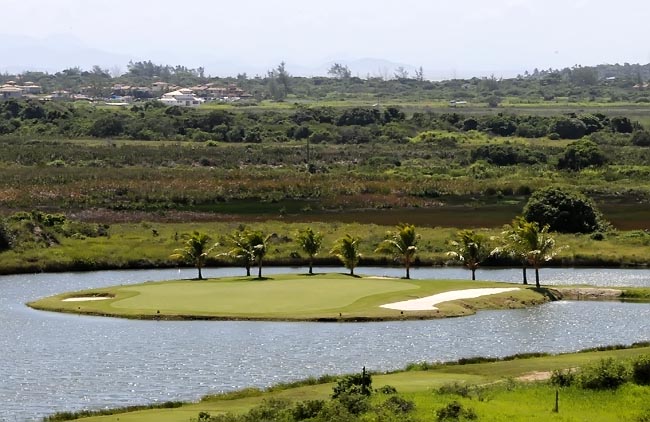 Signature hole: buraco 17 do Búzios Golf Club tem green em ilha e vento contra