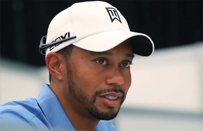    Tiger: quatro birdies e duas bolas que rodaram o buraco: boa volta de abertura em torneio fraco