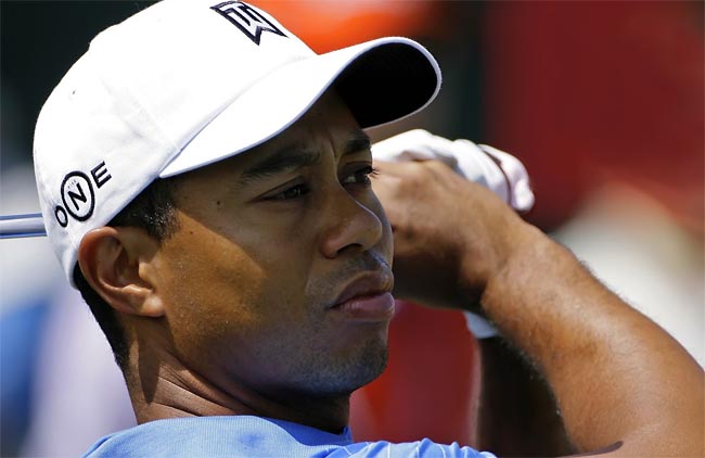    Woods: retorno em dose dupla e com torneio marcado para novembro, se o joelho aguentar