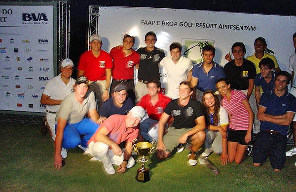    Todos os participantes do circuito universitário: felizmente nenhum deles cursa fotografia...