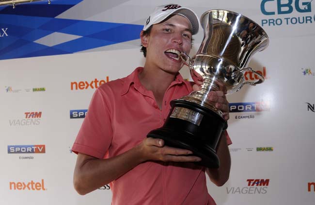 Navarro: vencendo seu primeiro grande torneio de golfe como profissional por três tacadas de vantagem