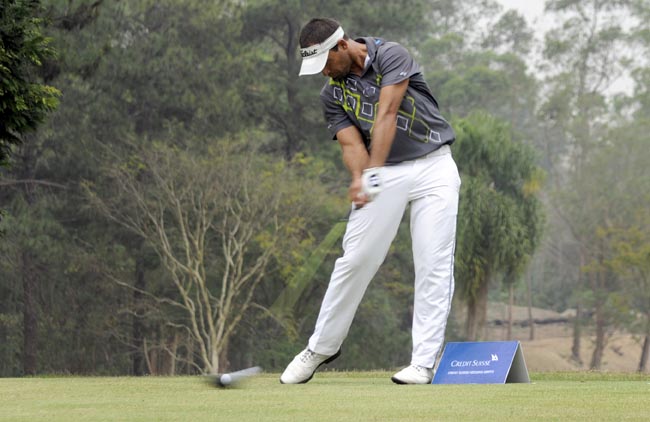 Campos: cinco birdies e um eagle, para ser líder por três, em busca de seu primeiro título no golfe profissional