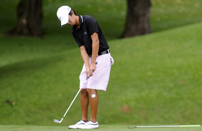    Kenji salva o par no 6: um eagle e quatro birdies para liderar Aberto de Golfe do Estado do Rio