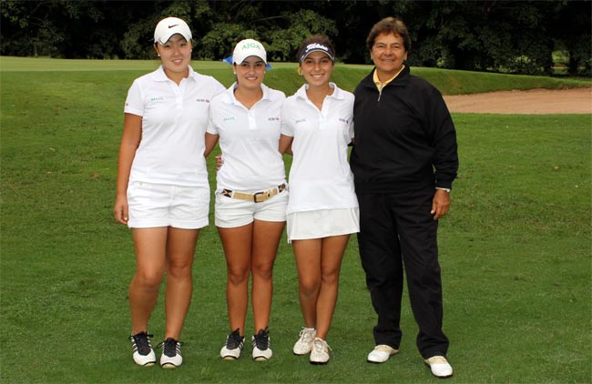 Luciane, Victoria e Julia, com Maria Alice: tentando terminar entre as cinco primeiras no golfe sul-americano