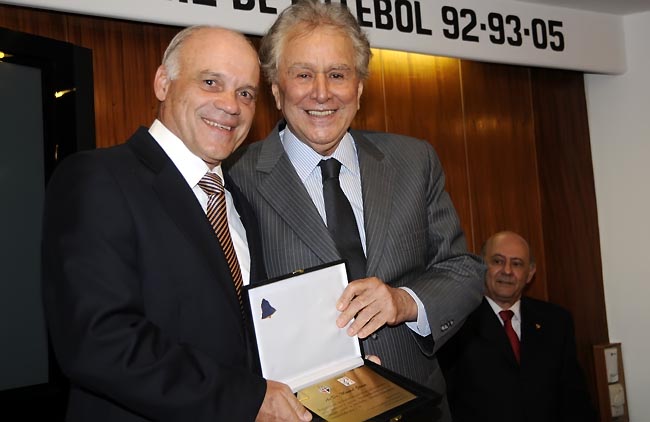    Gama recebe homenagem de Juvêncio: apoio ao golfe de um dos maiores clubes de futebol do mundo