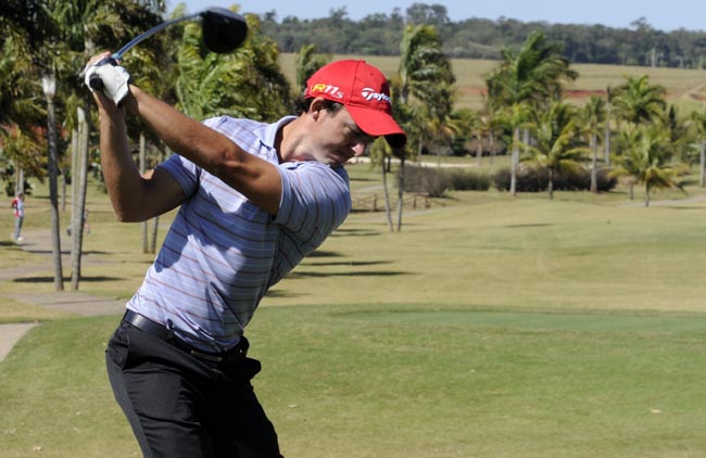    Nogueira: um dos três profissionais de golfe de Londrina disputando a Copa Curitiba de Golfe