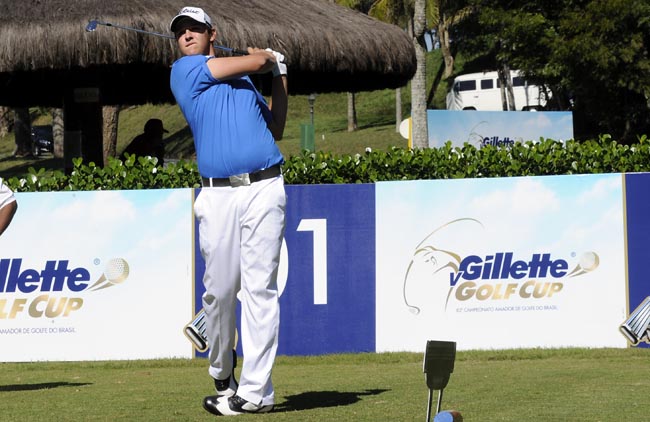 Becker: liderando o torneio de golfe no Clube de Campo, em busca do tricampeonato da Gillette Cup