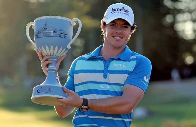 McIlroy: confiança é jogar a volta final do torneio de golfe com blusa azul para combinar com o troféu!