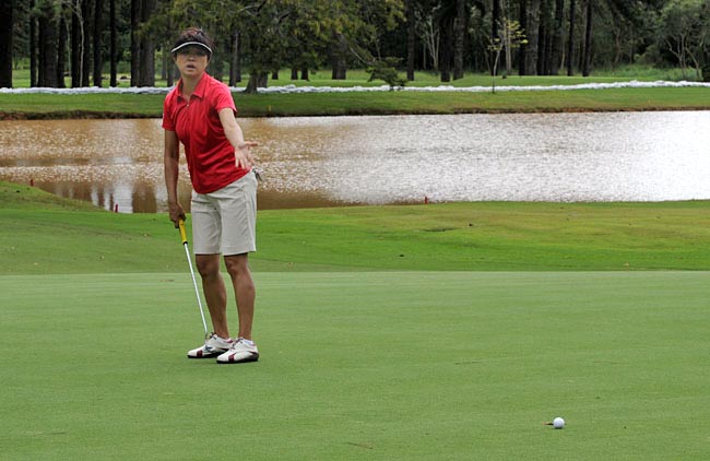    Tama Yim: destaque da equipe do São Paulo que saiu na frente no torneio de golfe da Taça Escudo