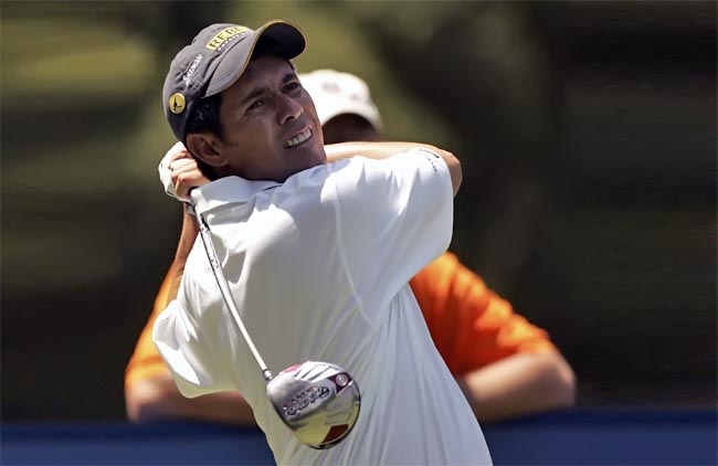 Adilson: garantindo mais um bom resultado para o Brasil em torneios do Tour Asiático de golfe