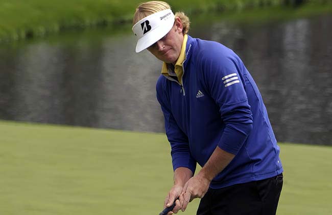 Snedeker: vitória no golfe europeu usando tênis, tacos emprestados e um putter comperado na loja