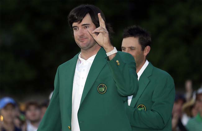 Bubba veste a jaqueta verde e comemora seu primeiro título do Grand Slam do golfe mundial, em Augusta