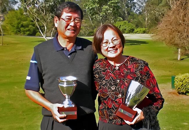 Mais uma vez o casal paulista Mario e Ligia Sawada tem vitória em família num torneio de golfe sênior