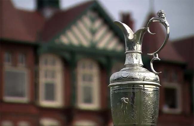 A Claret Jug, troféu do campeão do Open de golfe, em frente à sede do Lythan: ao vivo na ESPN