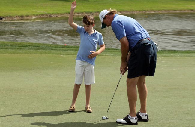   Els e Ben, seu filho autista, em Pro-Am beneficente, em 2011: o golfe ajudando as crianças autistas