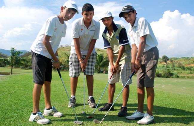    Várias crianças da esolinha de golfe de Japeri já estão fazendo bonito em torneios do ranking brasileiro