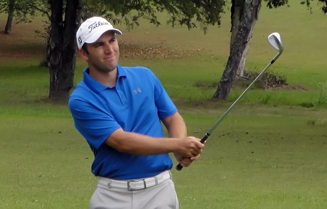 Mechereffe: jogando à tarde, quando chuva parou o torneio de golfe por três horas