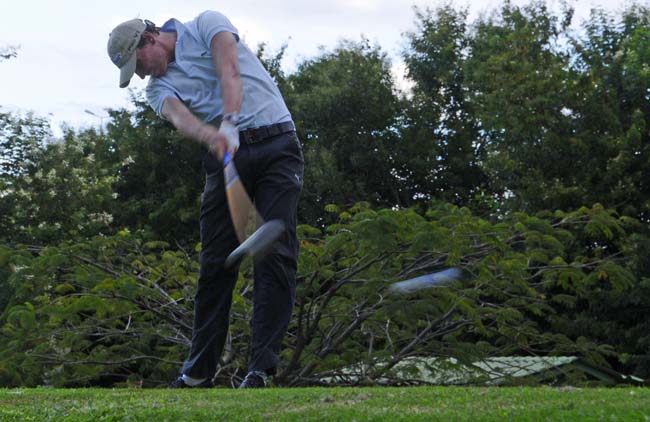 Navarro: jogando cinco abaixo nos pares 5, para liderar primeiro torneio do golfe do CBG Pro Tour