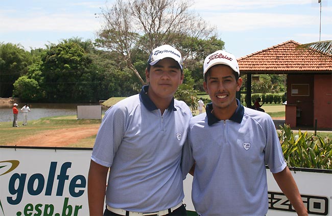 Negrini e Ivan, em Ribeirão: colocando o Damha na disputa pelo título do maior torneio do golfe paulista