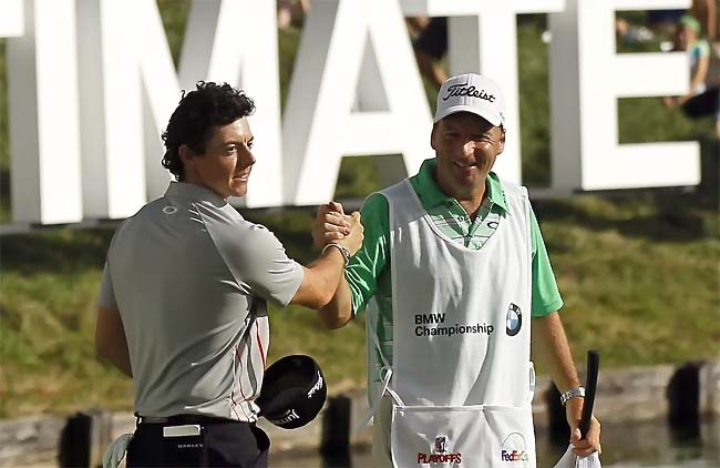 Rory comemora título do BMW com seu caddie: superando novamente os melhores golfistas do mundo