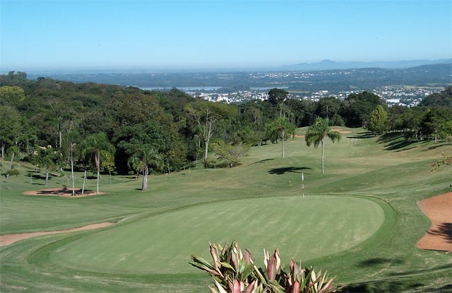   Country Club de Saanta Cruz: alvo da violência de uma quadrilha que invadiu a sede no domingo