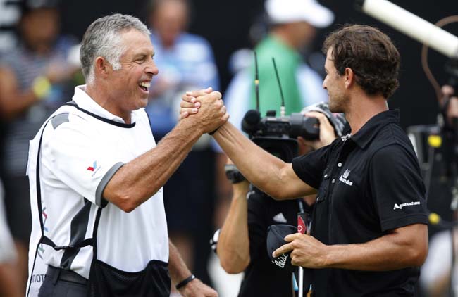    Adam Scott busca seu segundo título da série mundial. Steve já tem 17, sendo 16 como caddie de Tiger