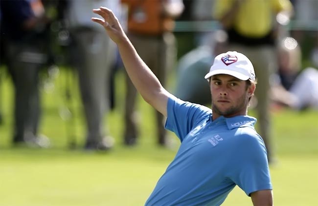 Levin, o líder: fumando no campo de golfe, vício inadimissível num esporte olímpico, tolerado pela PGA Tour