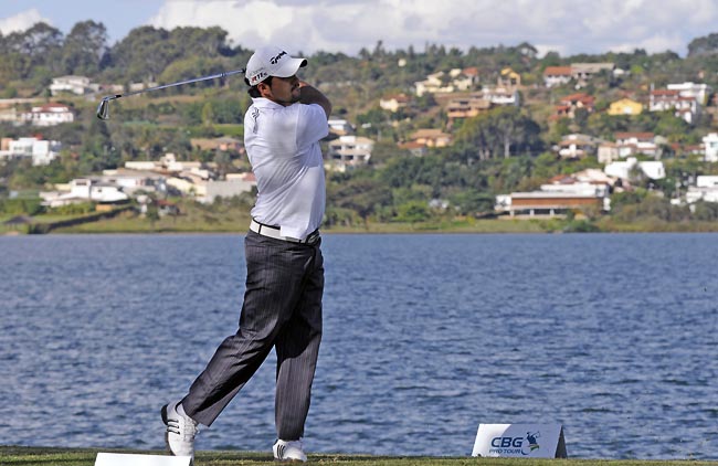 Tiago : profissional do campo de golfe público de Japeri lidera elite do golfe brasileiro no Distrito Federal