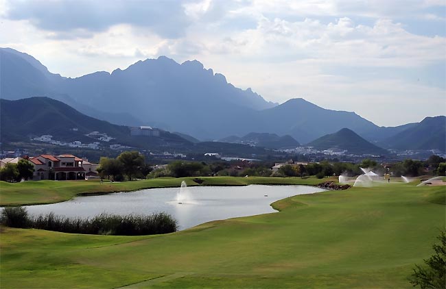 Vista do buraco 1 do campo de golfe de Monterrey: curto, mas perigoso. Foto: Enrique Berardi/PGA TOUR