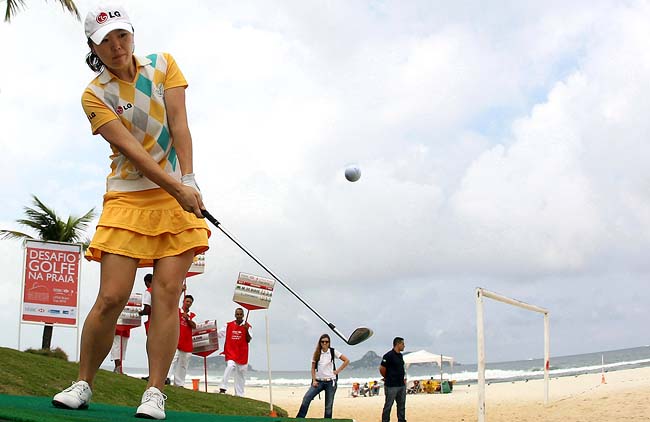 Ângela Park: vitória em torneio-exibição de golfe na praia do Pepê