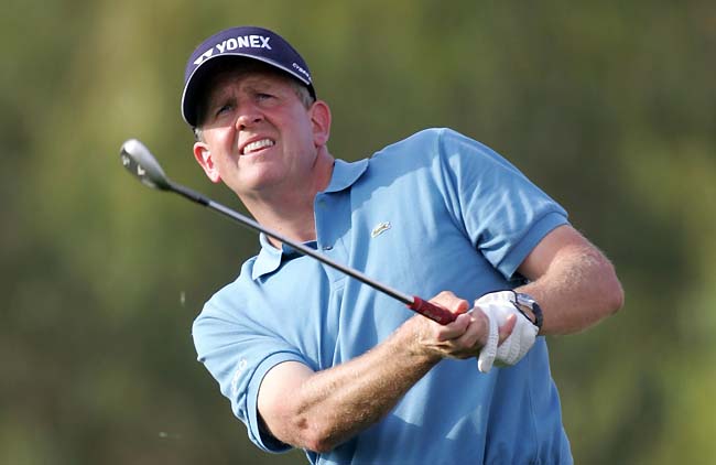 Colin Montgomerie: duas tacadas de penalidade para ficar fora da decisão de torneio de golfe amistoso na China