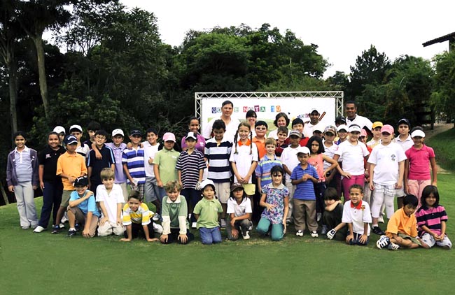 Golfe Nota 10 no Guarapiranga: 56 meninos e meninas. Foto Thais Pastor